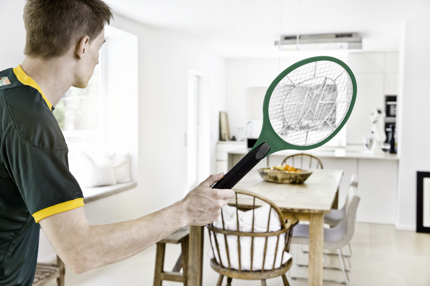 Raquette Électrique Anti-Insectes – Fonctionne à Piles AA