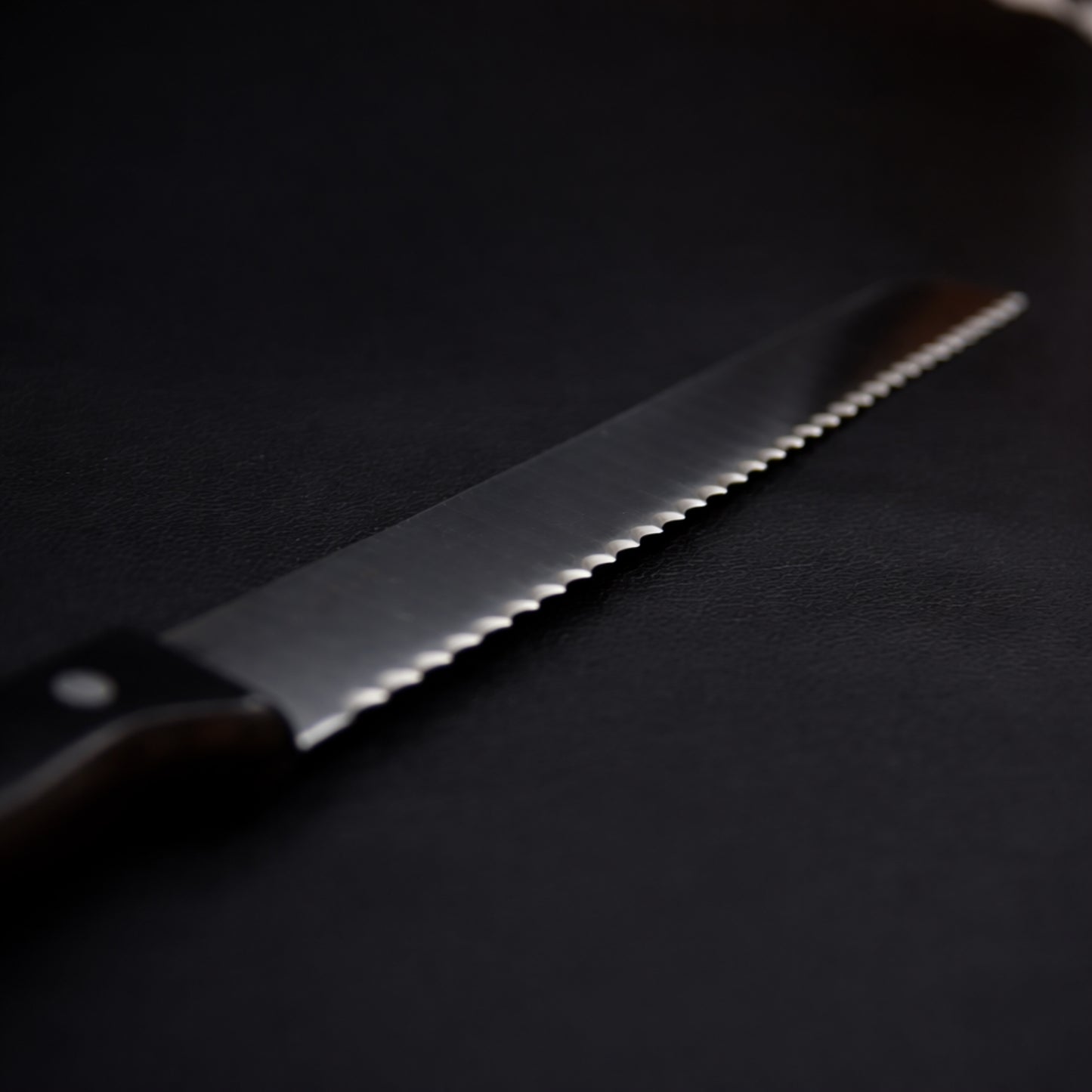 Couteau à Pain Dentelé 18 cm – Acier Inoxydable